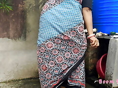 Indian Bhabhi standing Urinate Indian Bhabhi standing Urinate