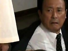 enceinte japonais trentenaire poilu clito cloué dans la chambre à coucher