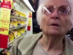 दादी कुछ कमबख्त सह बनाता है!
