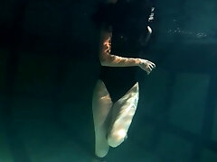 Polcharova stipping and lovin’ underwater swimming