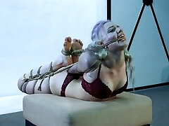 bella ragazza in stretta bondage che piange per pieta' bella ragazza in stretta bondage che piange per pieta'