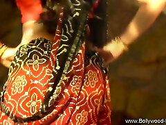 Pretty Brunette Sweetheart Turns Artistic And Dance Gracefully