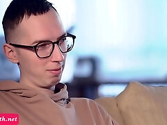 abbiamo deciso di giocare a un gioco da tavolo e scherzo un amico abbiamo deciso di giocare a un gioco da tavolo e scherzo un amico