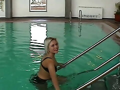 notgeile steckt sich alles im spa hotel in die fotze era sie findet