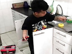 ich repariere den abfluss für den chef sehr schön