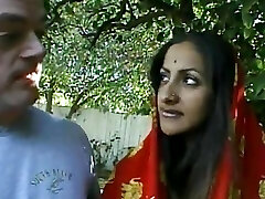 indiano slut in sari succhia meaty boner mentre ottenere lei bagnato fame cunt sbattuto indiano slut in sari succhia meaty boner mentre ottenere lei bagnato fame cunt sbattuto