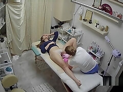 spy cam nascosta-russian beaty salon-pussy depilation 03