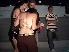 appreciative drunkard babes con naturale tette ballare il club partito