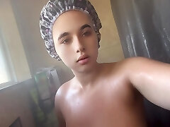 grasso bbw prendendo una doccia