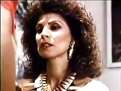 Hot milfs scopata in un classico film porno
