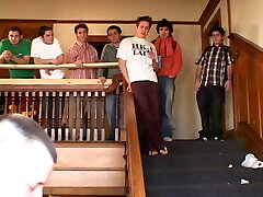 fette muschi rothaarige studentin wird von zwei verbindungsleuten im verbindungshaus in die muschi geschlagen fette muschi rothaarige studentin wird von zwei verbindungsleuten im verbindungshaus in die muschi geschlagen