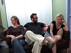 Sesso di gruppo con un paio di hot lassies