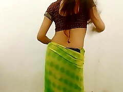 Bathtub karti hui bhabhi