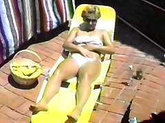 video fatto in casa di un solista pulcino indossare calze di nylon divertirsi