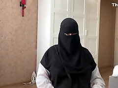 ragazza araba con grandi tette in hijab in cam in diretta