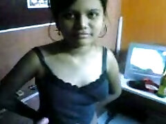 kinky dalla pelle scura ordinario cercando indù bruna lampeggia le sue tette kinky dalla pelle scura ordinario cercando indù bruna lampeggia le sue tette