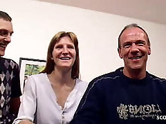 Hotwife Ehemann beim Dreier mit dummer Freundin und Fremden Deutsch