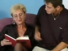 bicchieri di sperma, cazzo a testa in giu'. nonna chloe bicchieri di sperma, cazzo a testa in giu'. nonna chloe