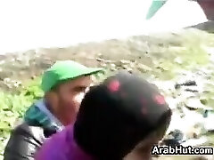 Arabi In Un Trio All'Aperto In Una Fattoria