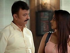 indiano coppia celebrating loro anniversary in camera da letto indiano coppia celebrating loro anniversary in camera da letto