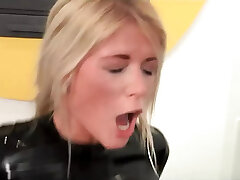 sexy bionde figa cazzo cazzo succhiare trio in abito in lattice sexy bionde figa cazzo cazzo succhiare trio in abito in lattice