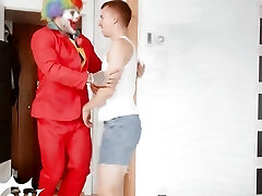 William Man Milk Shows Up At Brent North's Bachelor As A Clown But It Turns Out That He IS The Best Stripper -Twink Pop