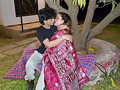 novio y novia follados en el jardín por la noche novio y novia follados en el jardín por la noche