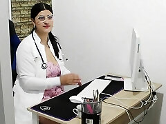 At a medical appointment my horny doctor screws my pussy - Pornography in Spanish