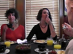 Lesbians – Bianca Stone and Sadie Lune love bondage