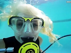 Hungarian lesbian stunners underwater Vodichkina and Farkas Hungarian lesbian stunners underwater Vodichkina and Farkas