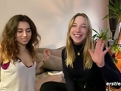 Geile deutsche Blondine hat Romp mit Freundin Geile deutsche Blondine hat Romp mit Freundin