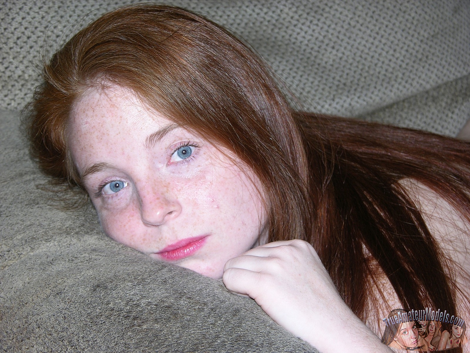 Rehdead Amateur Teen With Freckles Shows Hairy Pussy photo image
