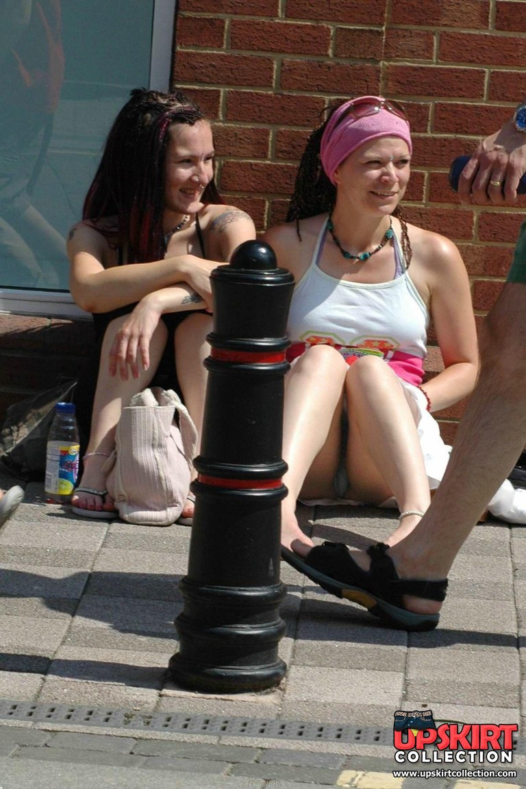 Japanese upskirt and fishnet stockings girl