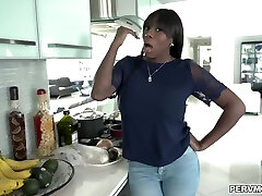 Ebony Milf Mystique Sucks Her Stepsons Stiffy