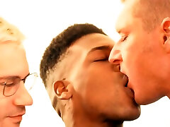 Gay extreme fisted by Ebony in 3way
