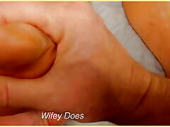 Wifey gets her chanes mother xxxnxxx and toes massaged