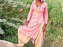 Desi step sister enjoying 2minut ka sexy video with her younger stepbrother while talking chudai dirty in hindi