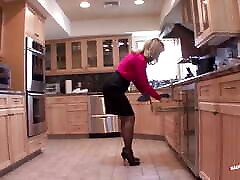 Bicurious Teen Is Lucky to Have an Experienced Older Blonde to Practice with