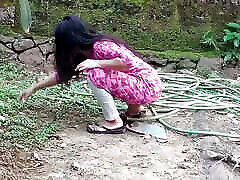 Nepali Aunty Padosi boy ko help ke badle Chut Chodne Di