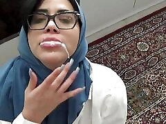 арабское порно с сексуальной алжирской секретаршей после долгого рабочего дня