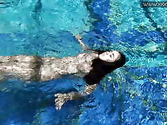 Swimming pool erotics by Diana mestruasi smp Spanish girl