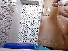 mein sexy video neben einem badezimmer großer arsch große muschi große brüste