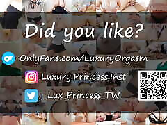 棕色头发和蓝色裙子的年轻女孩在镜头前玩弄她的大乳房-LuxuryOrgasm