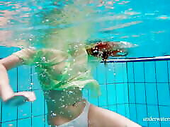 How xxx video sakas Nina Mohnatka is underwater with her juicy body