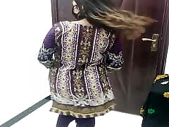 Pakistani Beauty Queen cat fight public Dancing polvo argentina On Live Video Call