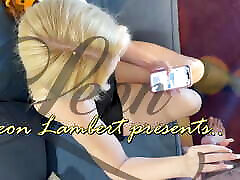 Oily Handjob of a Really Hot and Sexy Blonde madlife en direct Girl