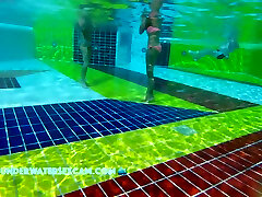 These Two Arab Beauties Are Practicing Swimming