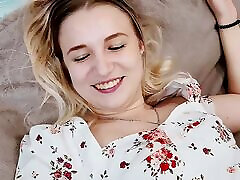 I was given flowers and a strange "pillow", I had to thank the guy and try out this pillow!