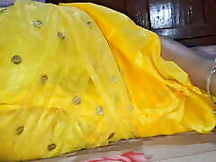Desi orissa six video bhabhi ko koi to pel do tadap rahi hai akela bur me malai laga kar baithi hai last tak watch sexy big bbw basty video