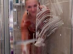MILF taking cocu et bbc et epouse whats hot into her ass and then taking a shower